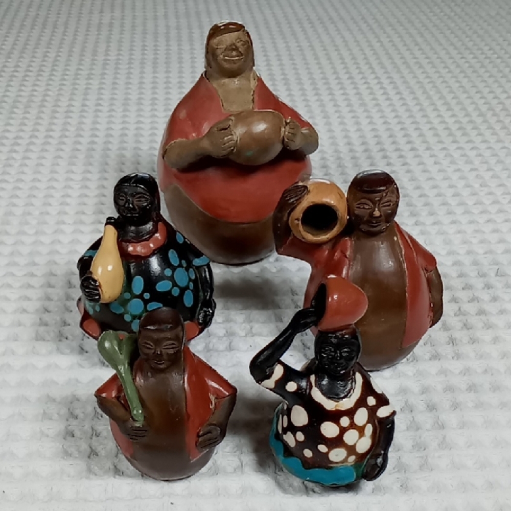 Vintage Chulucanas Peru Handcrafted Pottery Figurine Set Of 5 Pcs Multicolor